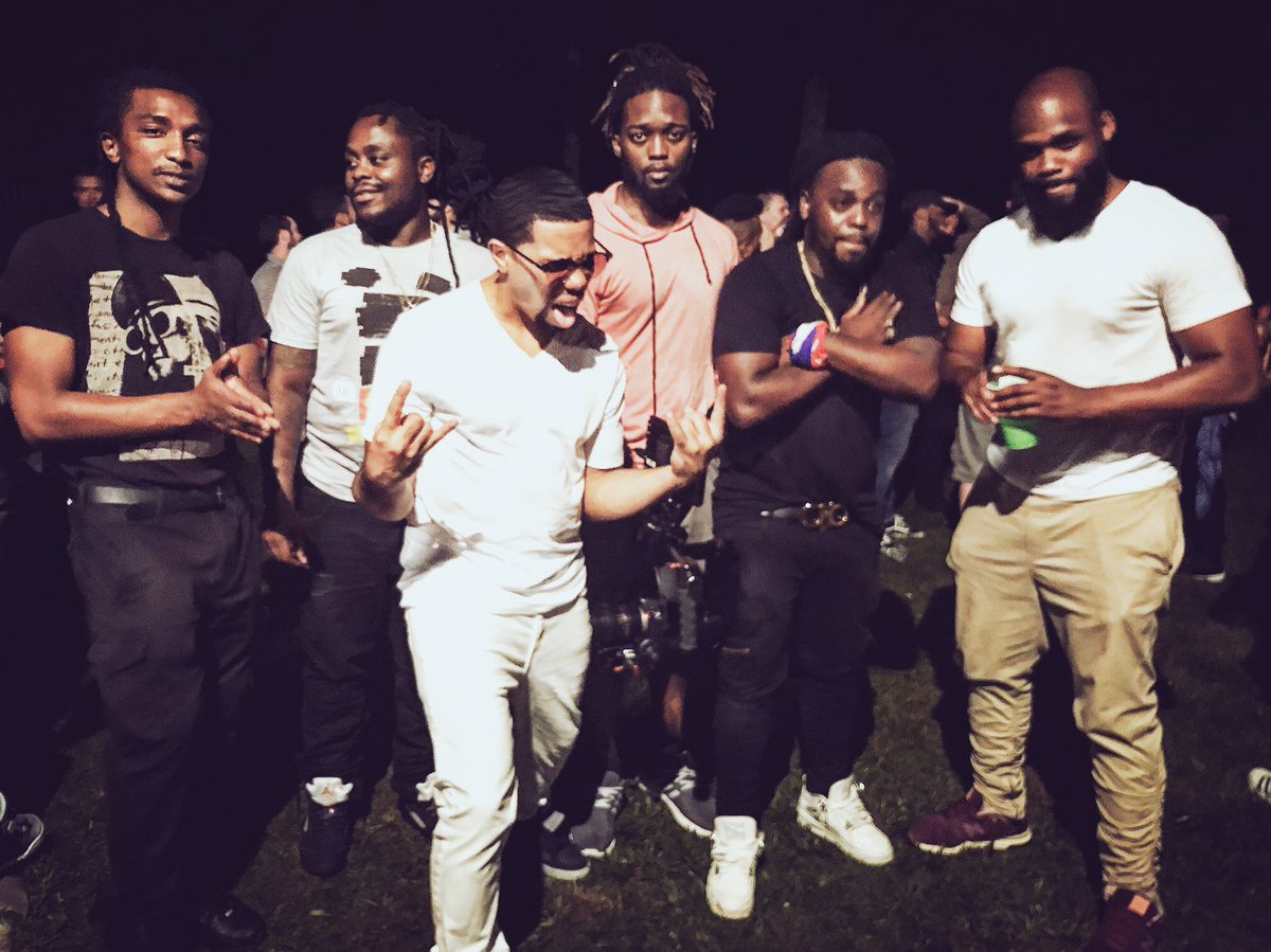 FreshfromDE's tweet photo. @FreshfromDE x @MrFreezie23 x @AbSoarin x Flexvision x GillyC .. visuals and new music comming soon https://t.co/hGzwPjcd0F https://t.co/7szIaXGnnA