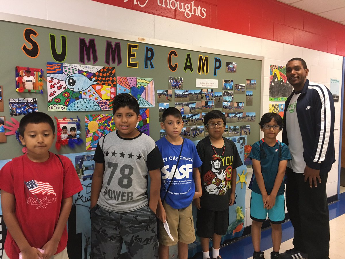 PS21si's tweet photo. Found Ss looking at bulletin board &amp; reflecting on their time at @SASFNY &amp; #PS21 @MrCPS21 @elliebear41 @CMDebiRose #GreatTimewithFriends https://t.co/VmsawxYe7x