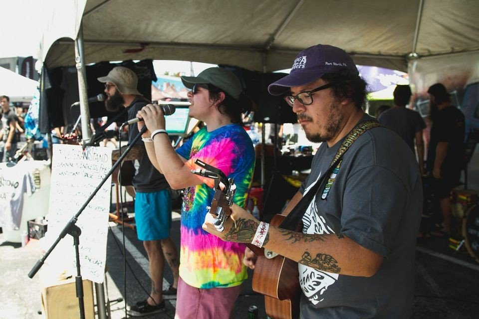TrueColourstx's tweet photo. When u get to play an acoustic set at Warped Tour!

📸: @zachburnsphoto https://t.co/DJgG06pjqI