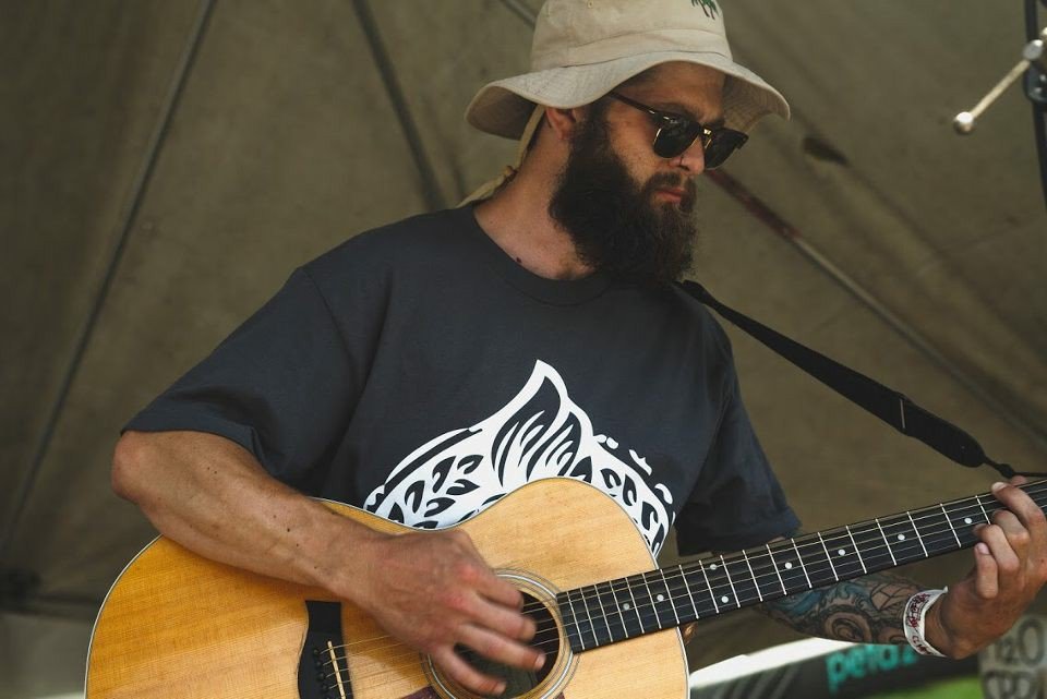 TrueColourstx's tweet photo. When u get to play an acoustic set at Warped Tour!

📸: @zachburnsphoto https://t.co/DJgG06pjqI