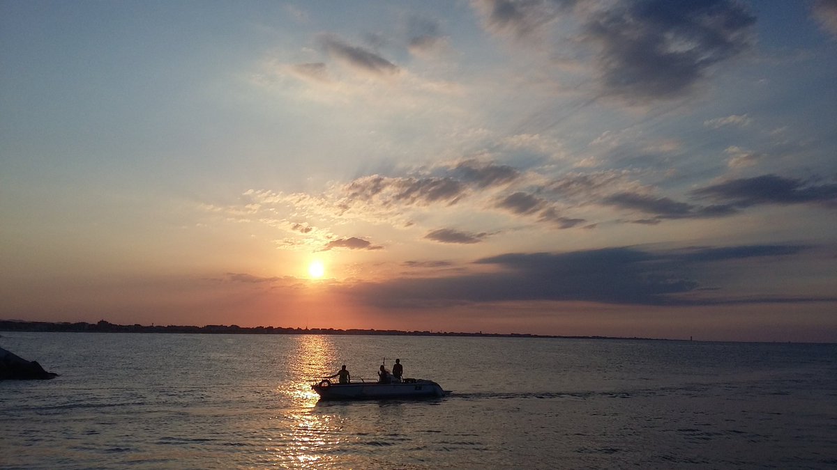 Kelly_AmatoMe's tweet photo. #sunset is The best moment of my #day https://t.co/mE7eQULpHC