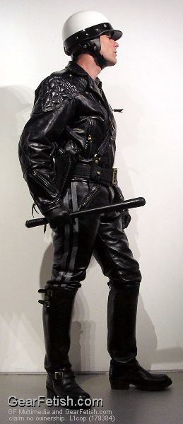 FrankKolt's tweet photo. #HotInLeather https://t.co/fDKubpr9xr