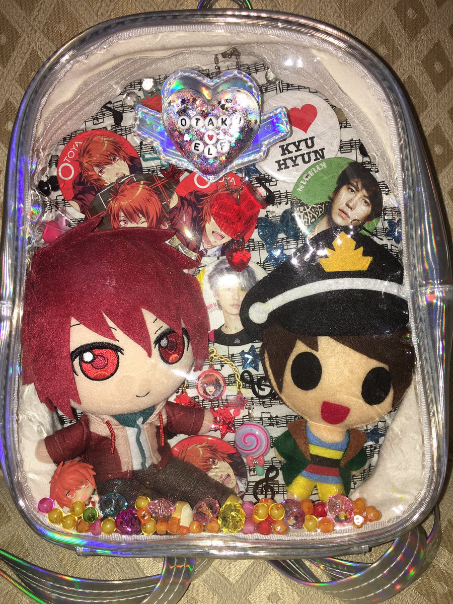 fortressedheart's tweet photo. Did some more work on my ita-bag💙❤️Making the resin heart was totally worth it!!! #otaku #KPOP #UtaPri #Otoya #SuJu #Kyuhyun  #conready https://t.co/lCwJVOVFj8