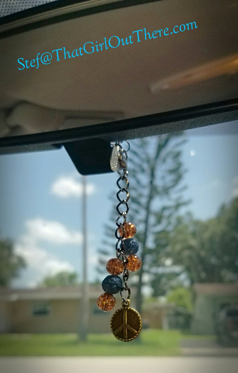 StefThatGirl's tweet photo. Custom Rear View Mirror Diffusers 

#Custom #EssentialOil #Jewelry #EOs #YL #OilyFamily

https://t.co/HWI9uXjk0j https://t.co/9VOPS7IN0t
