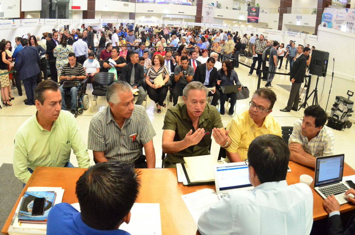ComSocChih's tweet photo. Con gran afluencia se desarrollan las audiencias públicas en Ciudad #Juárez, encabezadas por el gobernador @Javier_Corral https://t.co/4o4zGY2NlS