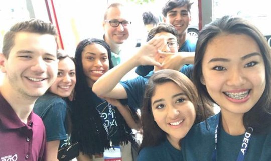 GilmaRiveraDECA's tweet photo. Happy #FriendshipDay from my DECA Besties to yours! 💙❤ https://t.co/Z41mYpvioT