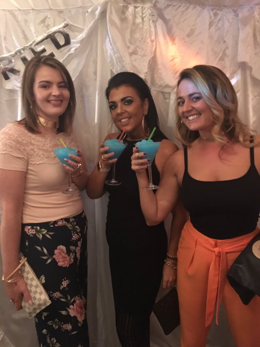 kelharpermoore's tweet photo. Love a good do 👌🏻#Shaw wedding https://t.co/T0sRuhoP2H