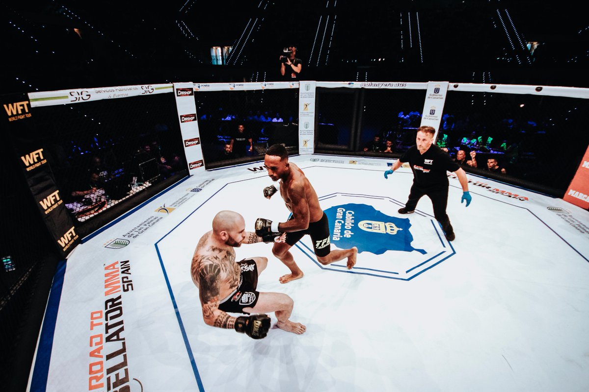 WFTOficial's tweet photo. #WFT7 #Road2Bellator #MMA ¿Al suelo?
Fotografía: Belfi Aguilar https://t.co/Oyzq0dYBvq