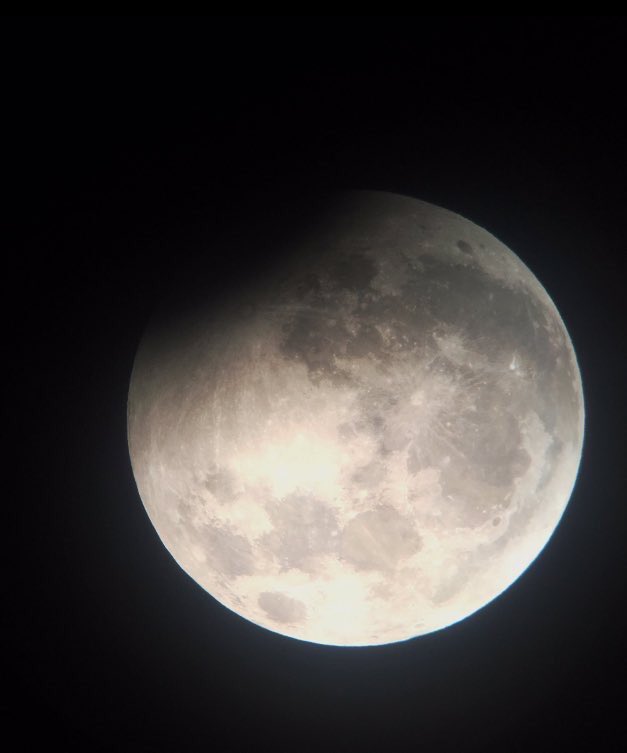 f819fa's tweet photo. #خسوف_القمر 
قال تعالى ﴿ وما نُرسِلُ بالآياتِ إلا تخويفاً ﴾.
اللهم لا تنزل غضبك علينا ولا تؤاخذنا بذنوبنا واغفر لنا وارحمنا يااارب https://t.co/cJB4KsvrOy