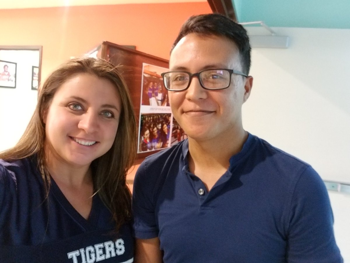 v_pacheco7's tweet photo. Popular Alumni today. Selfie #TEAMHPSELPASO17 https://t.co/2PGwiZafYL