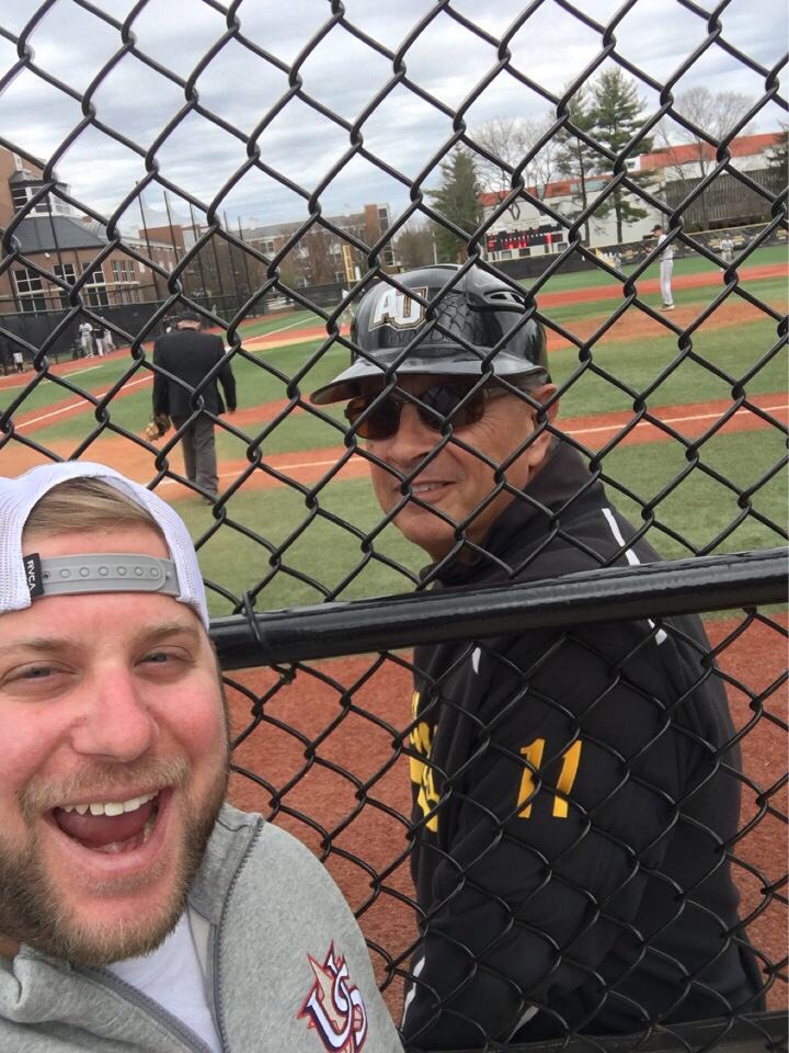 KevinHutzel's tweet image. Allow me to brighten up your rainy Monday 😄😄