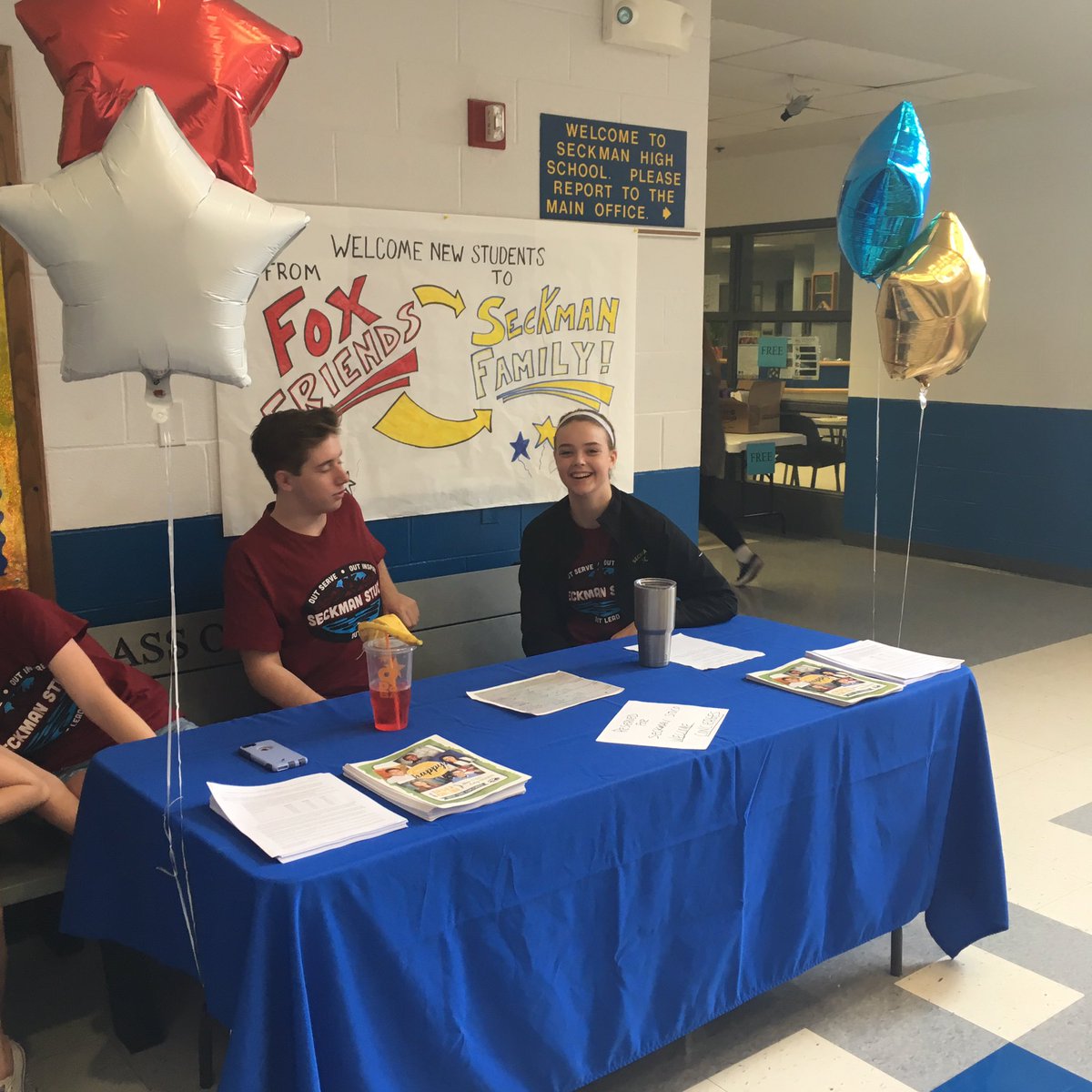 SHS welcomes Fox transfer students at schedule pickup day. From Fox friends to Seckman family #itsagreatdaytobeajaguar #foxc6strong #shschat