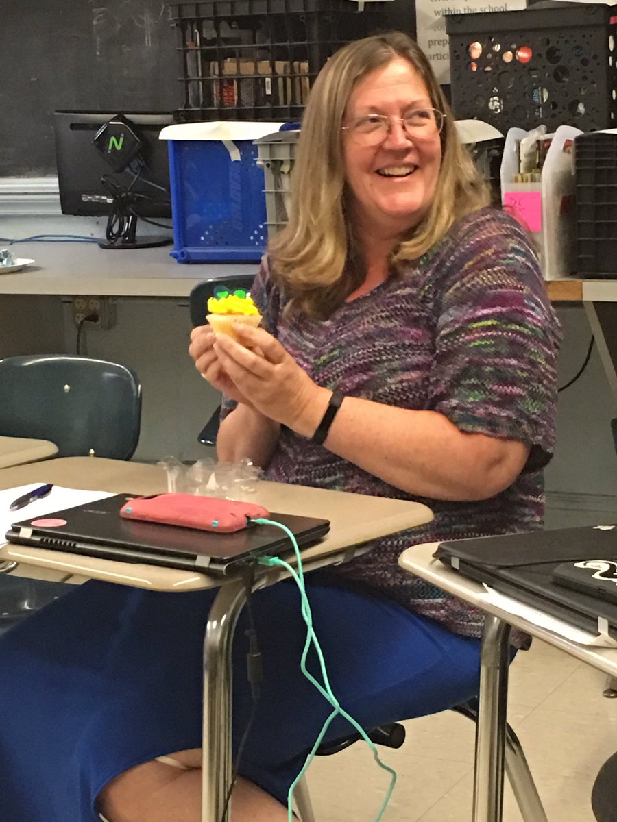 EddaCarmadello's tweet image. Who comes to a #FuseArchitect meeting on her birthday? Beth Toney 🎂🎉 HBD! @CFDragon @amyburns777_amy @melissa_trevitt @CFSchoolsRI