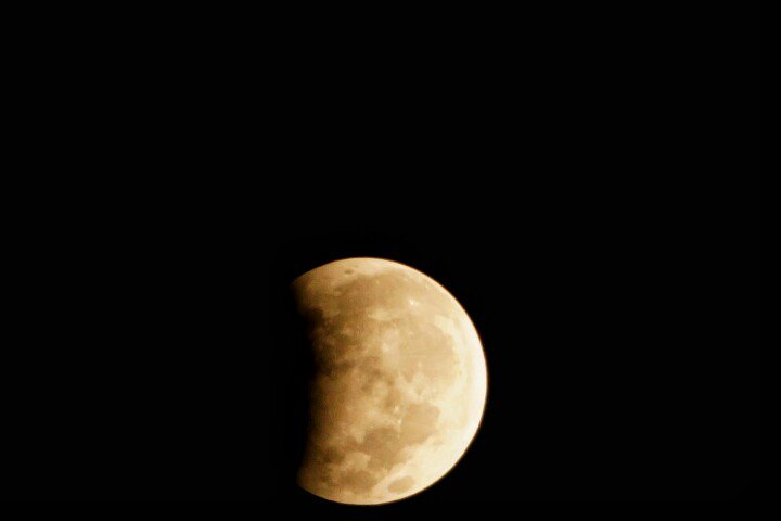 dwi_kakek23's tweet photo. Nunggu Gerhana bulan #Parsial https://t.co/B3CKrlCy4X