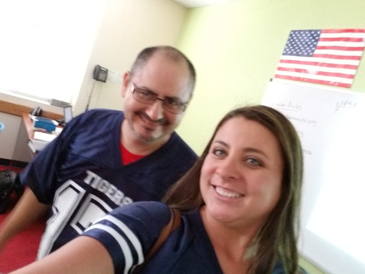 v_pacheco7's tweet photo. Session leader #TEAMHPSELPASO17 https://t.co/cuxLa168pc
