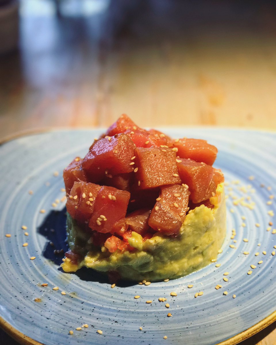 foodietourbcn's tweet image. Los dados de atún de @LabarraTapasBar 😍 #foodporn