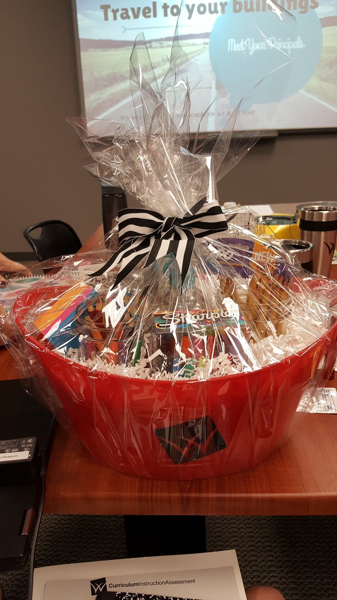 EllsworthMath09's tweet image. And I won an awesome gift basket!!! 😍😍😍 #schoolsupplies #aftermyteacherheart #Willard101