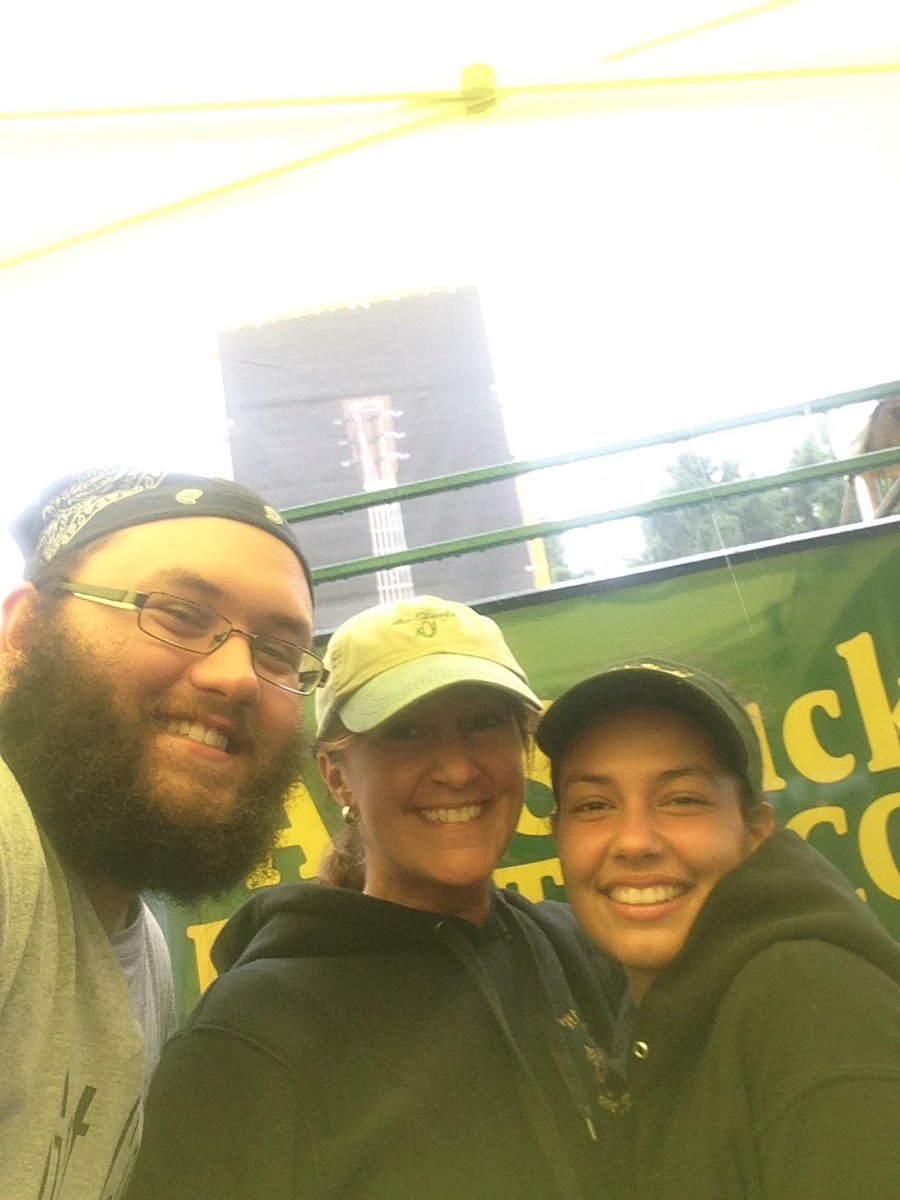 We'll be here all shuckin' day! #musikfest#awshucks