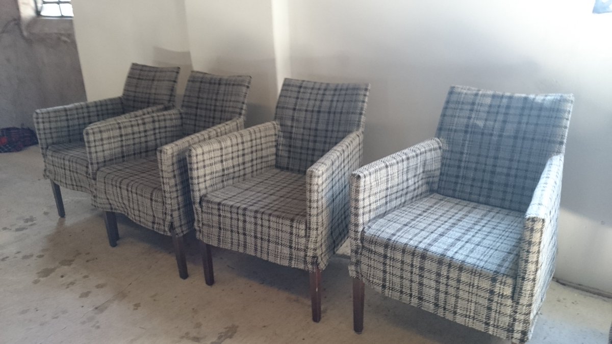 LUitdaging's tweet image. In onze nieuwsbrief: club- of buurthuis pimpen? O.a. (stam)tafels, fauteuils, magnetrons  bit.ly/2uA0wb9 of bit.ly/2d2YXxY