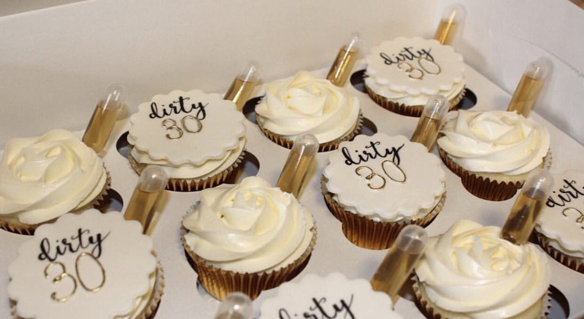 GivanSweets's tweet photo. 🥃
#Givansweets
#Dirty30
#cupcakes
#yum 
#bostoneats 
#30theme https://t.co/RjMzhRK26p