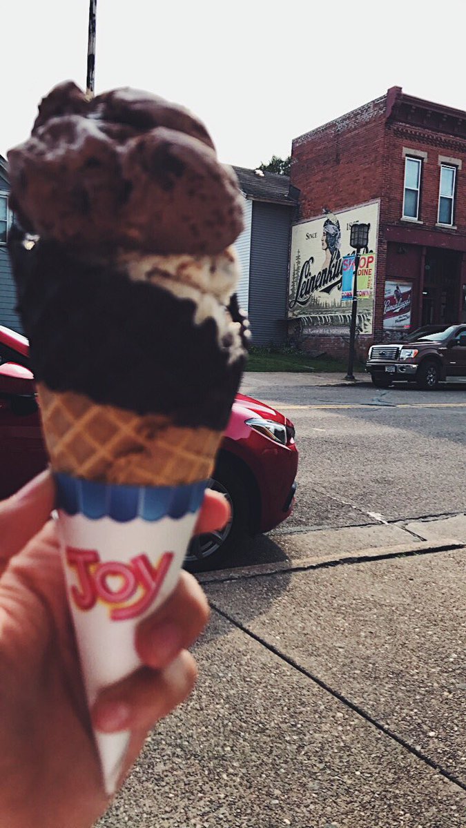 HadynHebert's tweet photo. Chippewa Falls is sure a cute place to call home  🌅🍦🍺🏖 https://t.co/ogOtaFdbNh