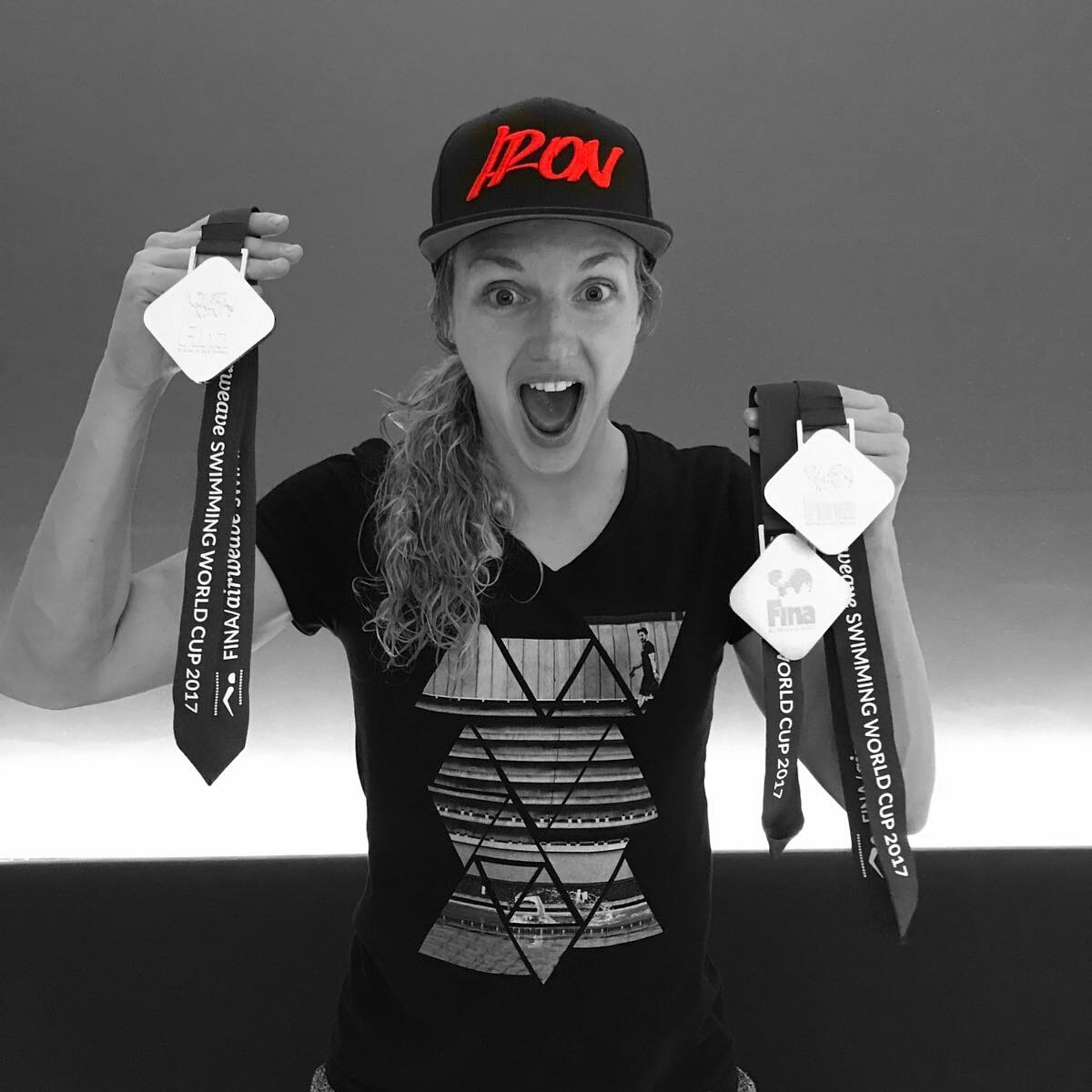 HosszuKatinka's tweet photo. New World Record. What?! It's always a special feeling! Thanks for your support!!! https://t.co/TTC52Edd6P