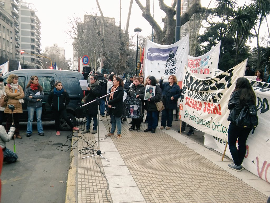 JuliRigueiro's tweet photo. Sobran razones para marchar. Nos matan, nos violan y nos privan de una vida plena y con libertad! #NiUnaMenos https://t.co/PQs75Ok5A4