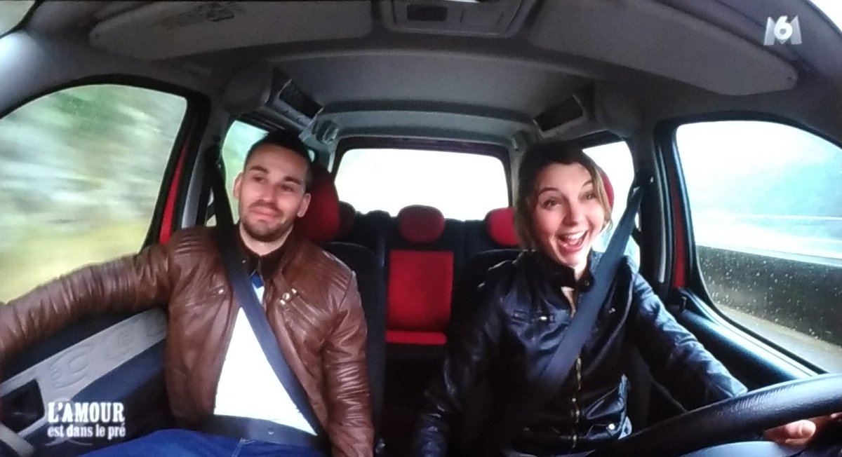 lmuratdesigner's tweet photo. Quand c'est celui qui boit qui conduit. #Nathalie #Adp #Sam https://t.co/EacZpN47bc