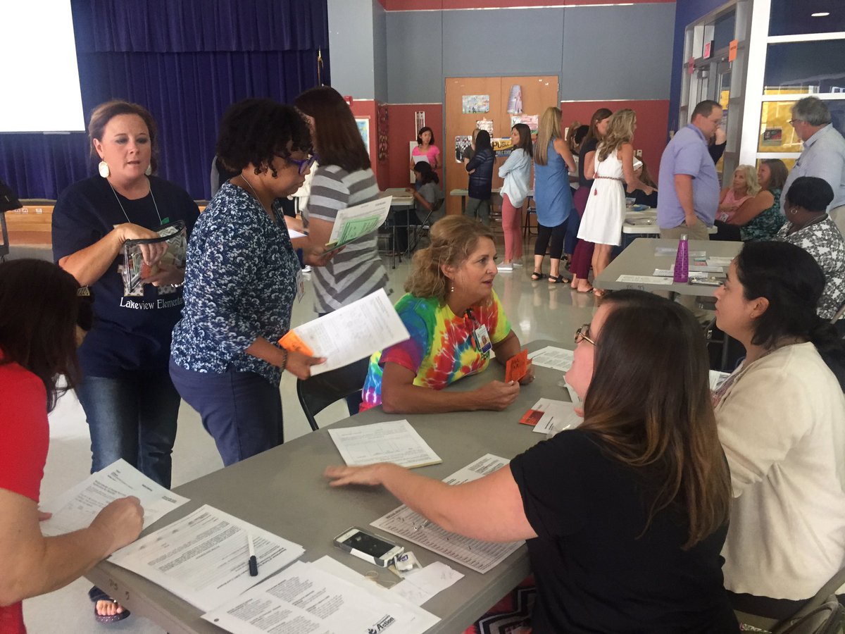 lakeview_leisd's tweet photo. "Week 4" Poverty Simulation. #lakeviewlove #WEmovekids @leisd @brent_leisd @DGallagherEdS https://t.co/cXmHLWoj4O