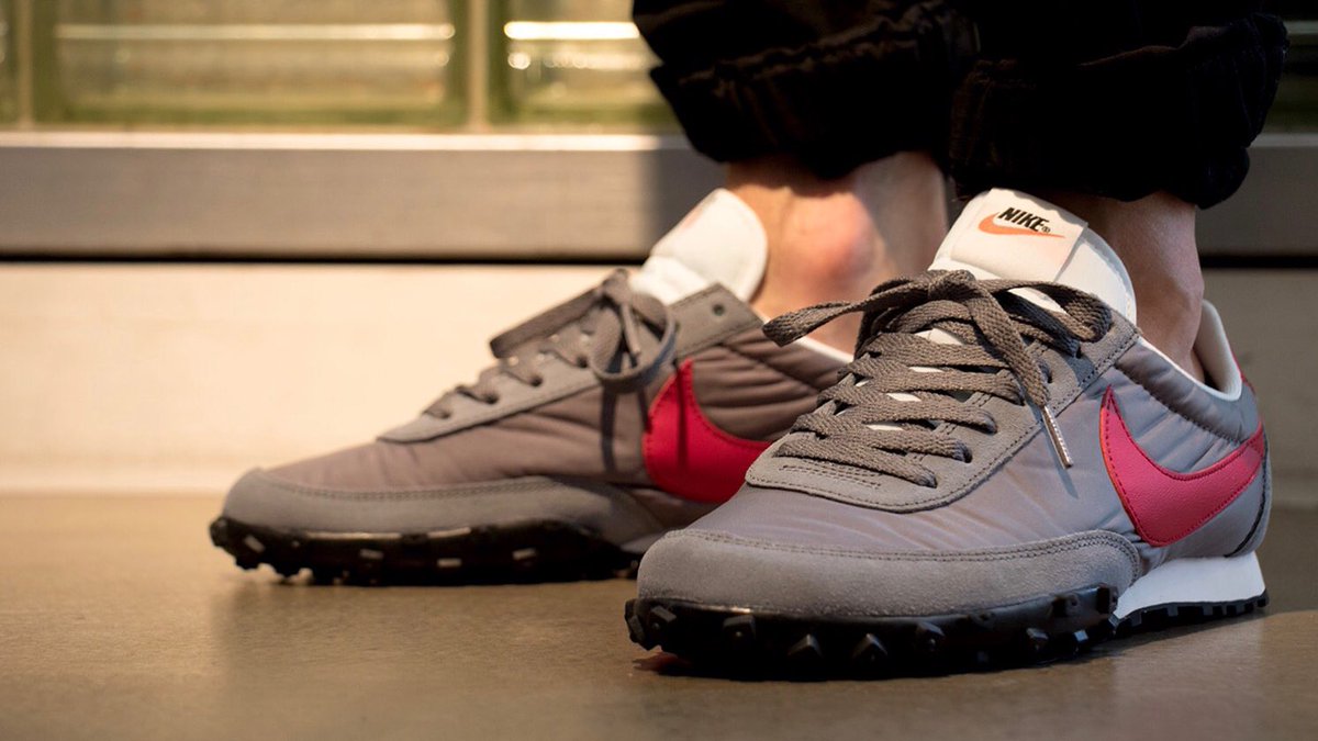 nike waffle racer 17 grey