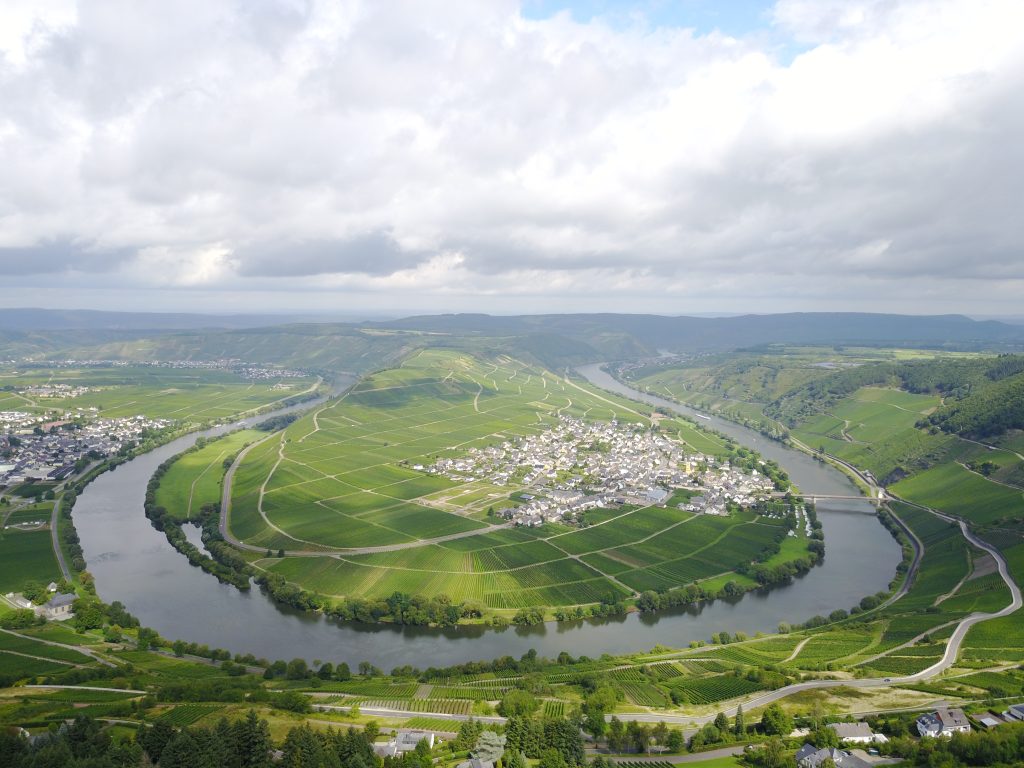 offtotravelcom's tweet photo. Winetasting an der #Mosel im Weingut ... - https://t.co/7vyPJ7JayO #BernkastelKues #Trittenheim #Vesper #Wein #Weinberge #WeingutErnstEifel https://t.co/rhVpLkzLFE