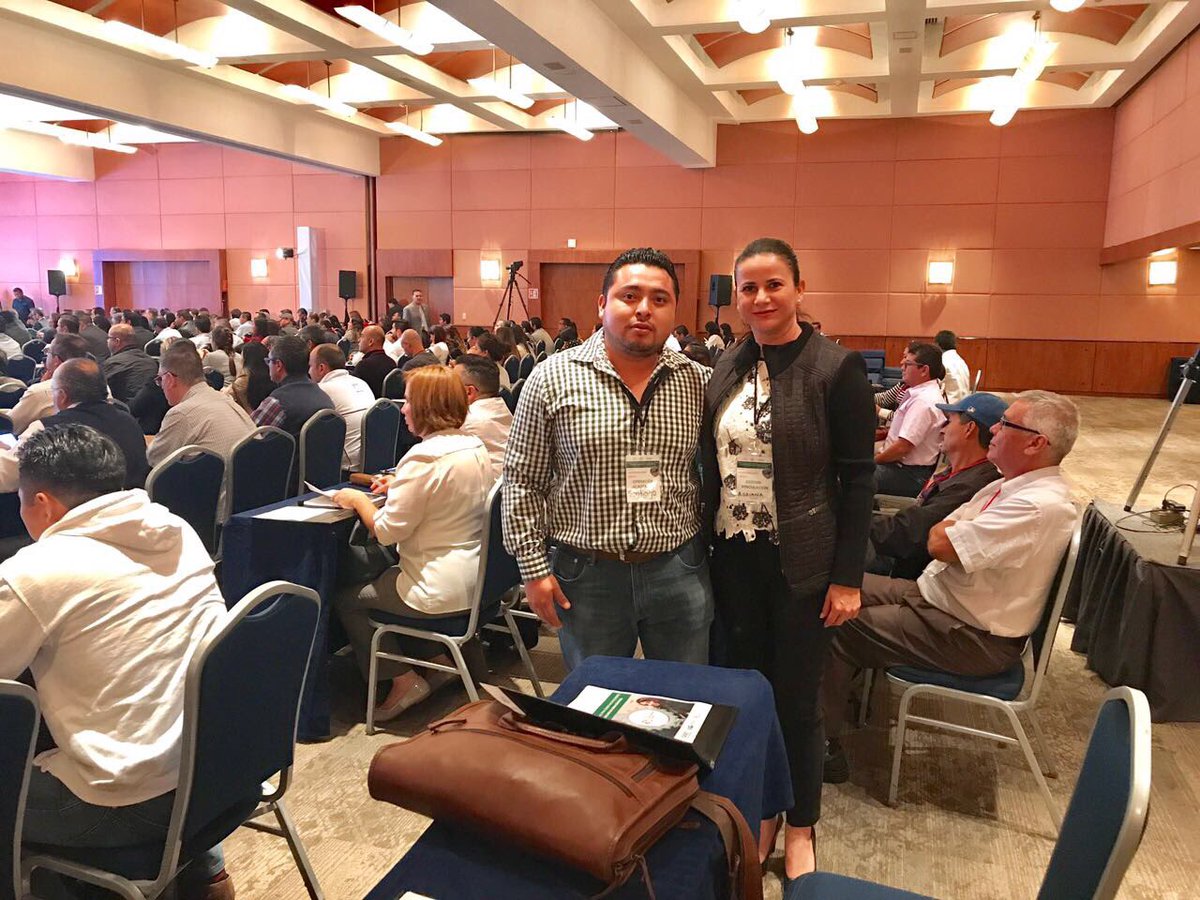 CECyTE_QRoo's tweet photo. CECyTE QRoo presente en evento Nacional para Líderes Multiplicadores del Modelo Mexicano de Formación Dual. #TodosSomosCECyTE @EducacionQR https://t.co/p5NdjT8lNK