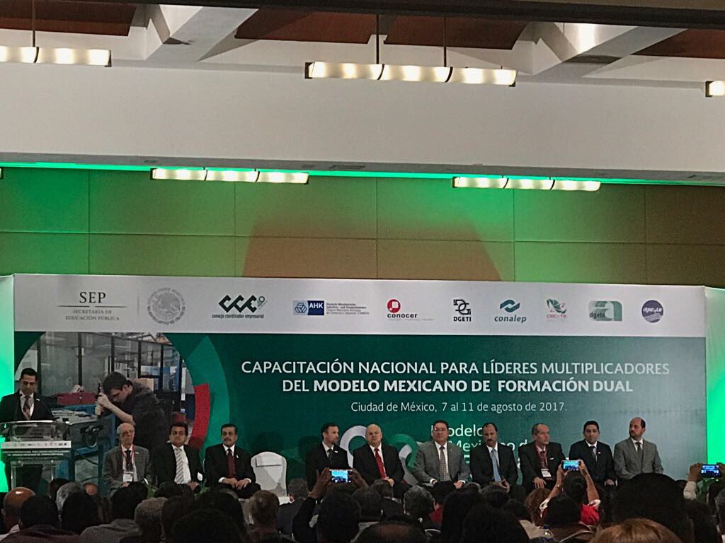 CECyTE_QRoo's tweet photo. CECyTE QRoo presente en evento Nacional para Líderes Multiplicadores del Modelo Mexicano de Formación Dual. #TodosSomosCECyTE @EducacionQR https://t.co/p5NdjT8lNK