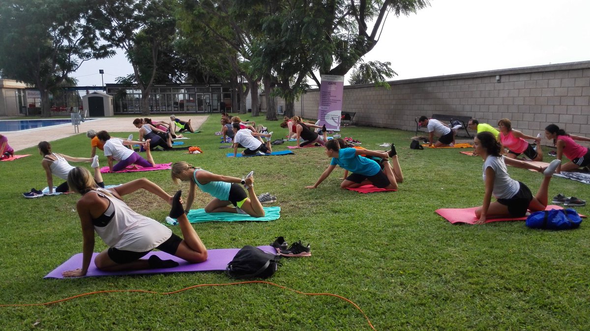 mccmont's tweet photo. #SetmanaDeL'Esport. Hui pilates en la piscina. Demà Karate i gimnàstica de manteniment
#FoiosEsMou @AFoios https://t.co/dv06oHJh49