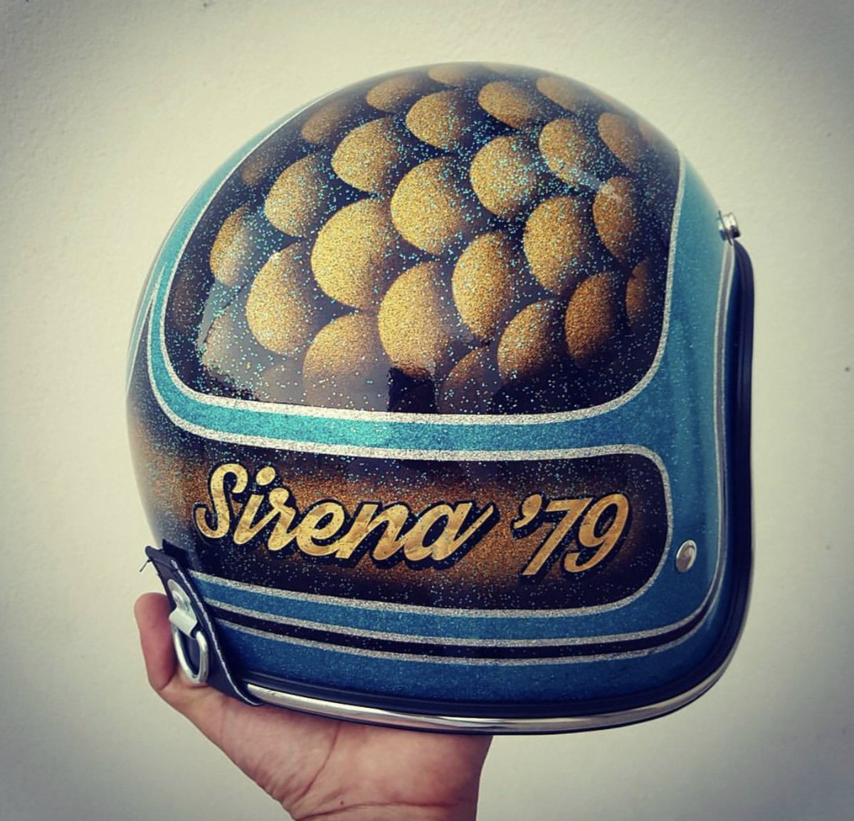 BChoicecycle's tweet image. Lettering Services by @choicecycleprod #motorcycle #helmet #lettering #metalflake #kustom