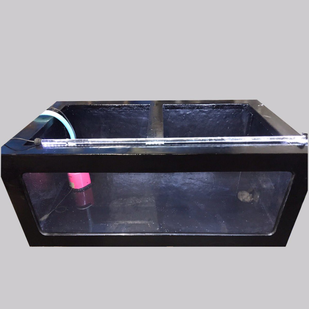 totalability2's tweet image. FRP水槽    幅150cm奥行き90cm高さ60cm オーバーフロー無料 新品 5万円 近くの方は無料でお運び致します。関東、福井方面はお安く配達可能です。