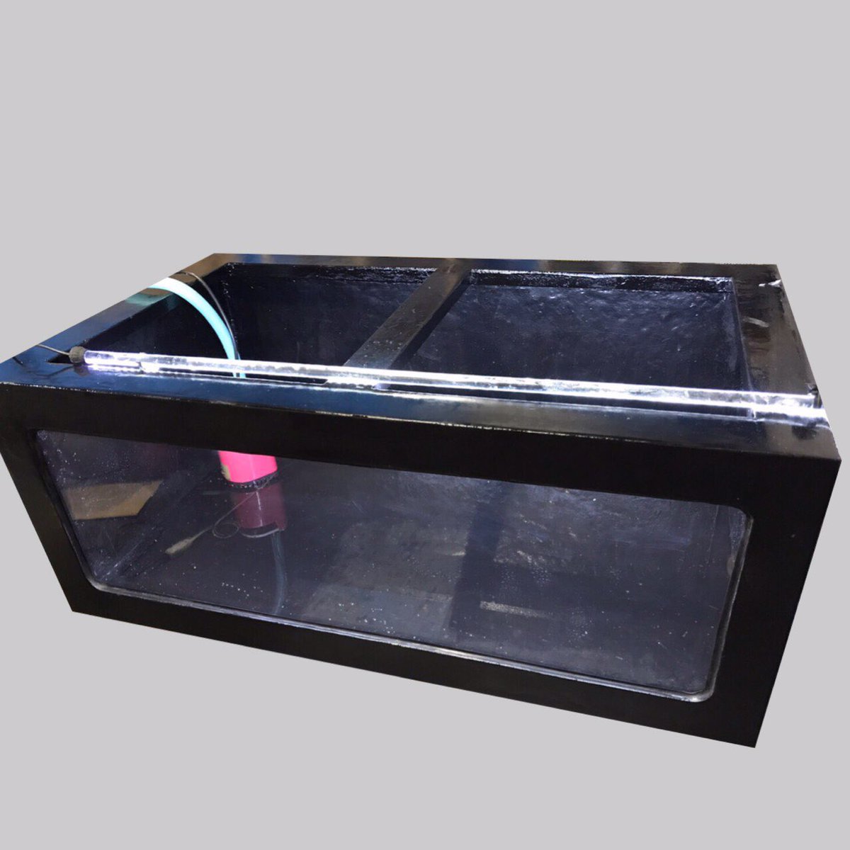 totalability2's tweet image. FRP水槽    幅150cm奥行き90cm高さ60cm オーバーフロー無料 新品 5万円 近くの方は無料でお運び致します。関東、福井方面はお安く配達可能です。