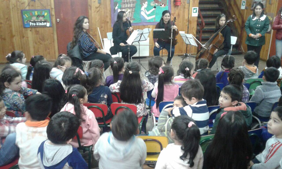 Chiloeconcert's tweet photo. Cuarteto Chiloé Concertante realizando un concierto educativo en el colegio Inalun de la comuna de #Castro #Chiloé @CulturaLosLagos https://t.co/iDkrqnprEw