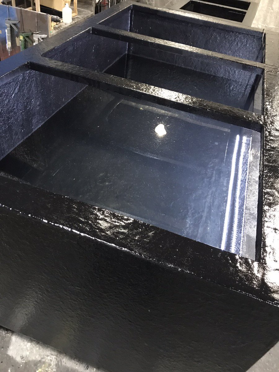 totalability2's tweet image. FRP   断熱仕様  幅240cm奥行き130cm高さ85cm  オーバーフロー無料   使用期間半年  20万円   お近くの方は無料でお運び致します。東京方面、福井方面の方は今月お安く配達可能です。在庫処分の為価格交渉可能です。