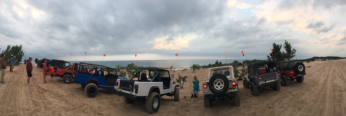 JPFreek's tweet image. Tonight's #Jeep photo installment from last week at the dunes ❤️#CJ8 #OldJeepsRule