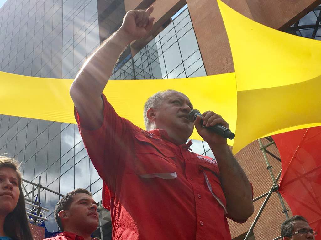 ConElMazoDando's tweet photo. Diosdado Cabello: ¡Lo peor de la política norteamericana salió a defender a los terr https://t.co/S51rQFlicI #6Ago https://t.co/0iE1JUMRwj