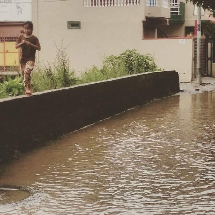 bipin977's tweet photo. Where there is a wall, there is a way. 
#Kathmandu https://t.co/gbNJ5uRmtM