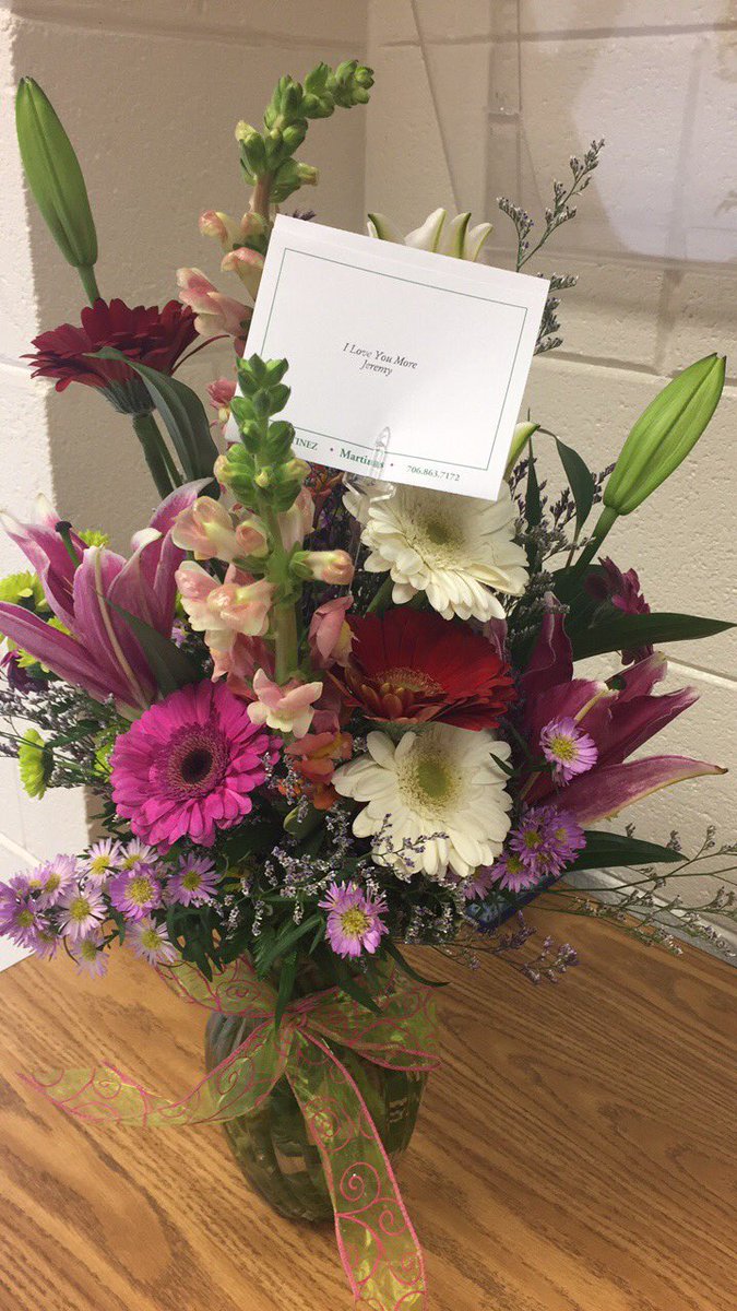 BrittLane216's tweet photo. Thankful for @GanttJO being the most thoughtful man ever! #firstdayflowers #loveyoumore https://t.co/O1sXiTZjKF