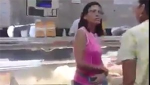 sumariuminfo's tweet photo. #VIDEO El “incidente” de la rectora del CNE Socorro Hernández en un supermercado en la Alta Florida, Caracas https://t.co/0yukPkawTQ https://t.co/54CY2WdjVw
