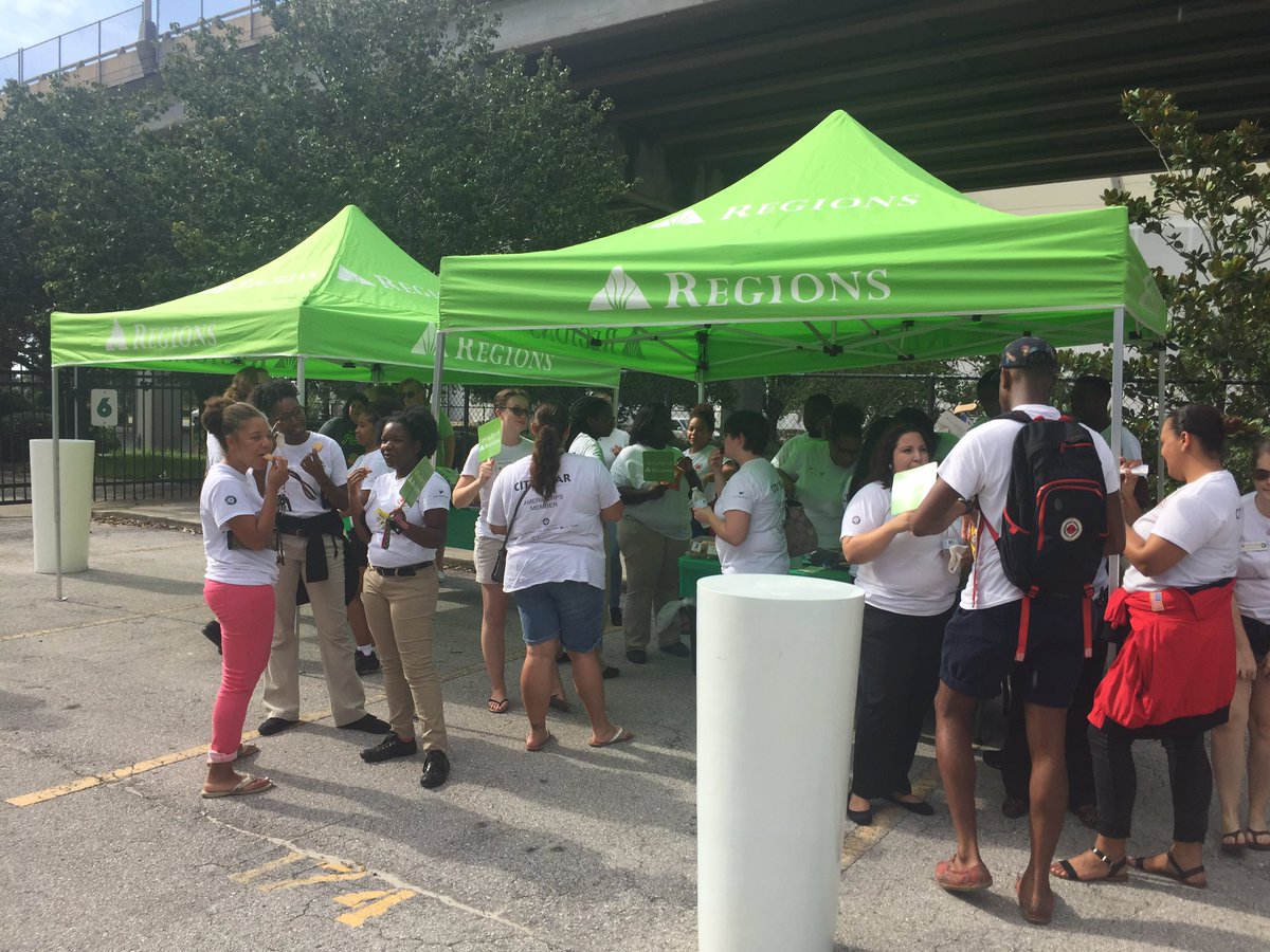 danfoleyJAX's tweet photo. Welcoming the @CityYearJAX corps with a tailgate thanks to @askRegions #askregions https://t.co/XozjmMNkcW