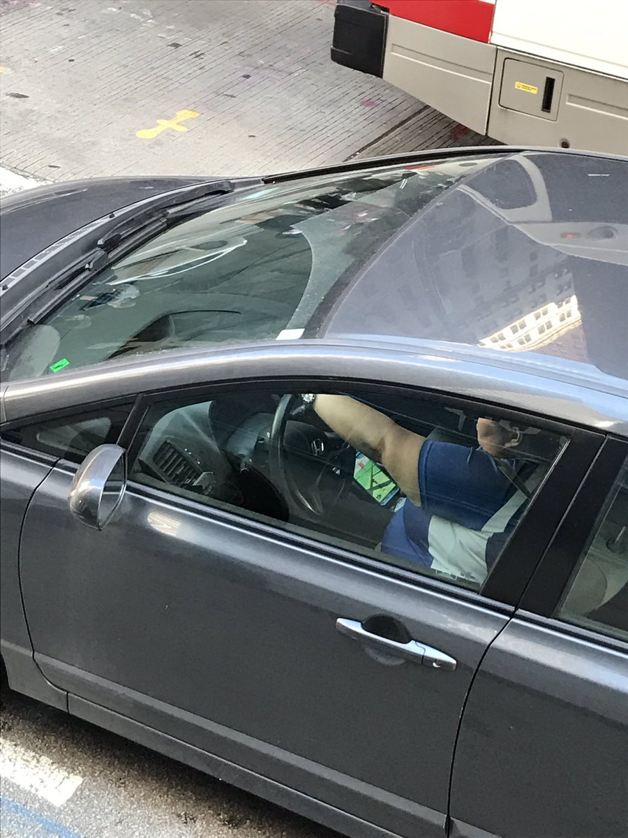PStockk's tweet image. I don't know how to tag the chicago police, but this woman was playing Pokémon go and driving down Jackson