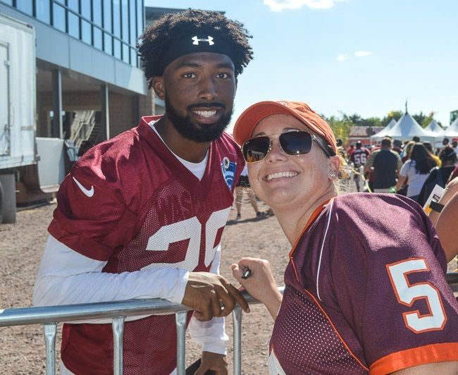 Thanks <a href="/KeFu11er/">Kendall Fuller</a> for the photo op at Training Camp! Good luck this season. :)