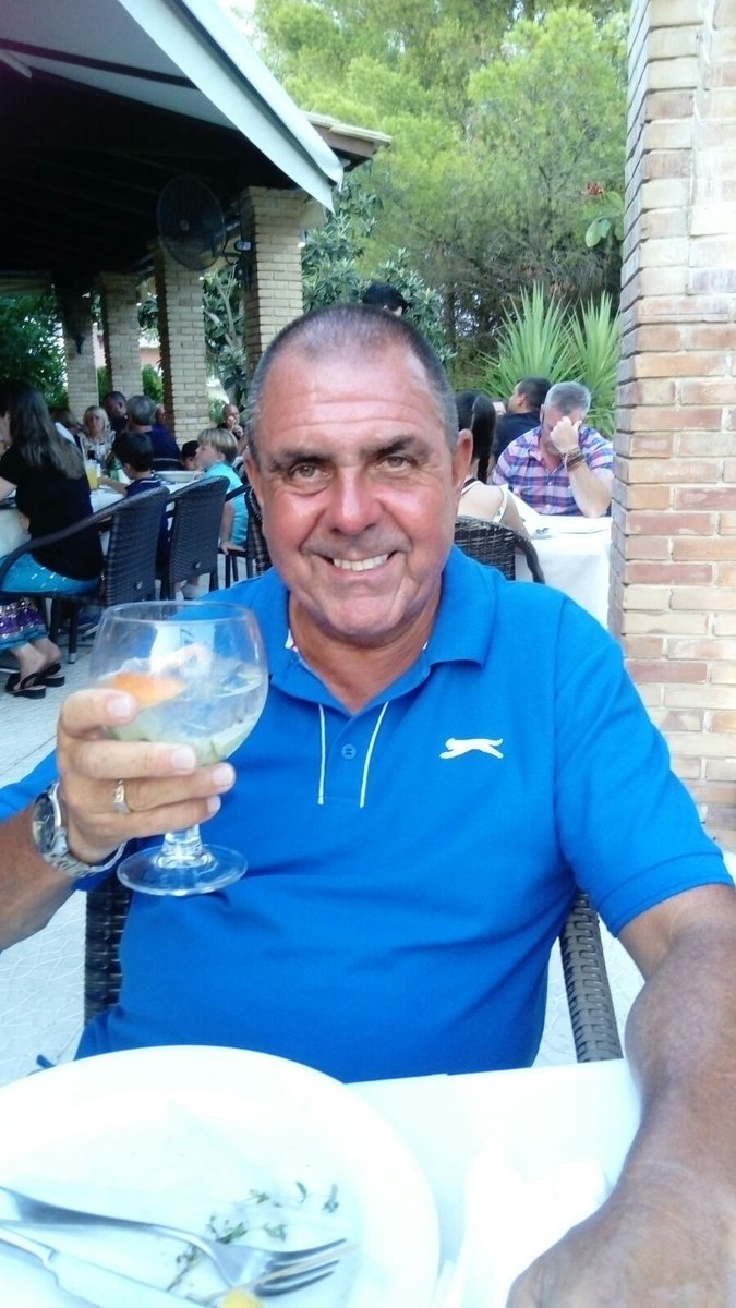 petersalgado59's tweet photo. A large hendrixs gin and tonic in the halfway house. https://t.co/AowlT95D8N
