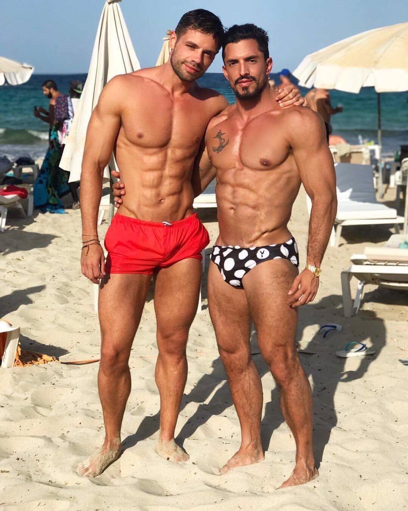 DGqGhpHUAAAHaYf.jpg:large