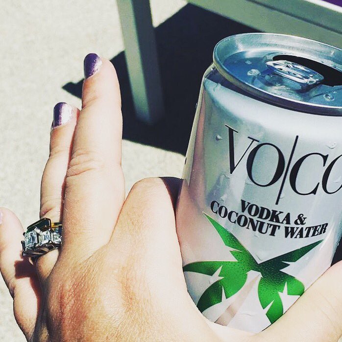 VOCOdrink's tweet photo. A Monday match made in heaven. 💍💋🍹 #Voco #VocoDrink #LoveVoco #coconut #coconutwater #vodka https://t.co/EX3mL5CIwB